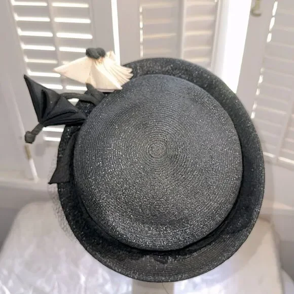Vintage 50s/60s A New York Creation Small‎ Black Hat with Distinctive Accents - Picture 3 of 7